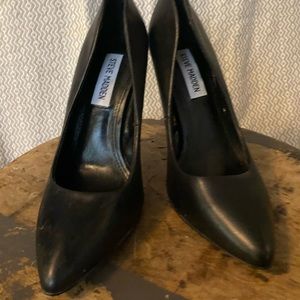 Black size 6 Steve Madden pumps